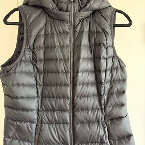 Lululwmon Women's Black Puffer Vest - with detachable hood | Size 8
